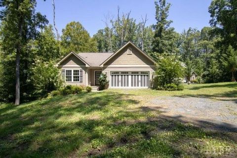 Photo of 93 Lake Pointe Court, Pamplin, VA 23958 (MLS # 363540)