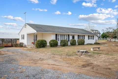 Tiny photo for 4224 Jopling Road, Bedford, VA 24523 (MLS # 363480)