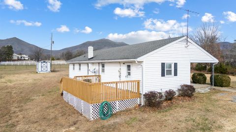 Tiny photo for 4224 Jopling Road, Bedford, VA 24523 (MLS # 363480)
