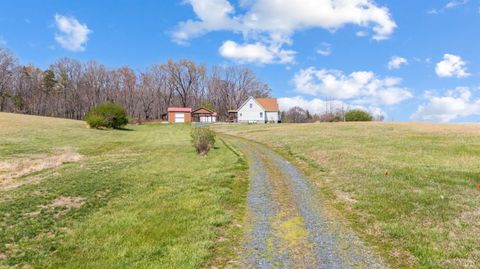 Tiny photo for 4072 Red Oak School Road, Concord, VA 24538 (MLS # 365088)