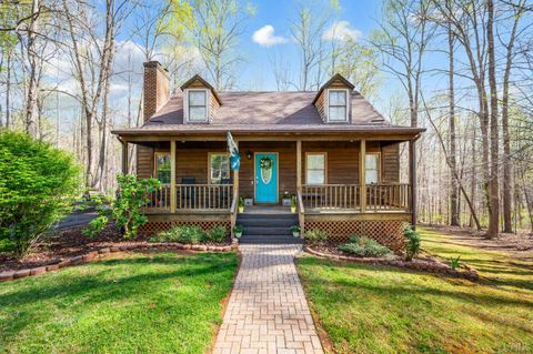 Photo of 167 Regal Oaks Way, Amherst, VA 24521 (MLS # 365592)