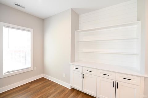 Tiny photo for 1043 BRADFORD CROSSING PL Pl, Goode, VA 24556 (MLS # 364041)