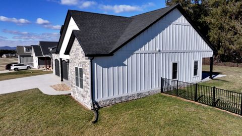 Tiny photo for 1043 BRADFORD CROSSING PL Pl, Goode, VA 24556 (MLS # 364041)