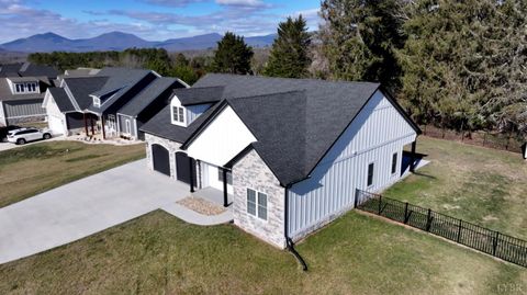 Tiny photo for 1043 BRADFORD CROSSING PL Pl, Goode, VA 24556 (MLS # 364041)