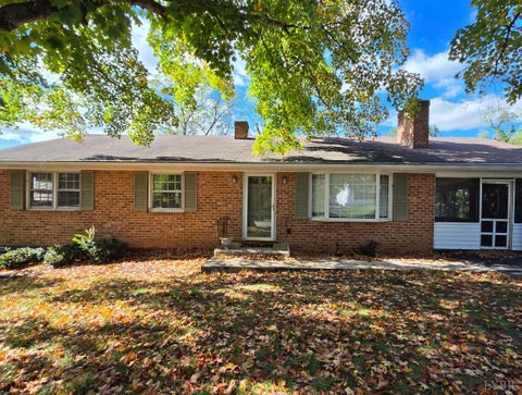 Photo of 86 Farmington Road, Lynchburg, VA 24502 (MLS # 369928)