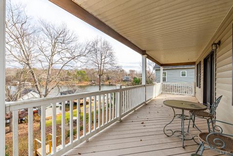 Tiny photo for 1392 Hermitage Circle, Huddleston, VA 24104 (MLS # 363313)