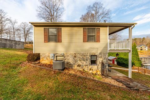 Tiny photo for 1392 Hermitage Circle, Huddleston, VA 24104 (MLS # 363313)