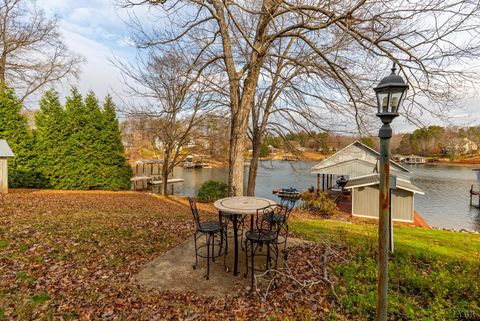 Tiny photo for 1392 Hermitage Circle, Huddleston, VA 24104 (MLS # 363313)