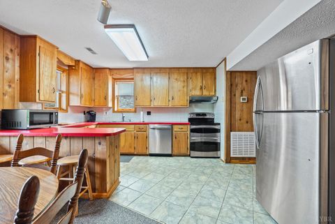 Tiny photo for 1392 Hermitage Circle, Huddleston, VA 24104 (MLS # 363313)