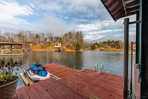 Tiny photo for 1392 Hermitage Circle, Huddleston, VA 24104 (MLS # 363313)