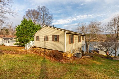 Tiny photo for 1392 Hermitage Circle, Huddleston, VA 24104 (MLS # 363313)