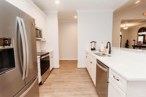 Tiny photo for 172 Villa Oak Circle, Bedford, VA 24523 (MLS # 362586)