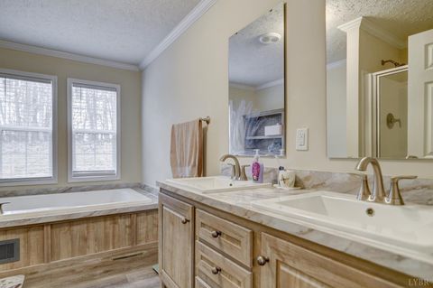 Tiny photo for 13900 Wyatts Way, Bedford, VA 24523 (MLS # 363243)