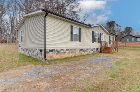 Tiny photo for 13900 Wyatts Way, Bedford, VA 24523 (MLS # 363243)