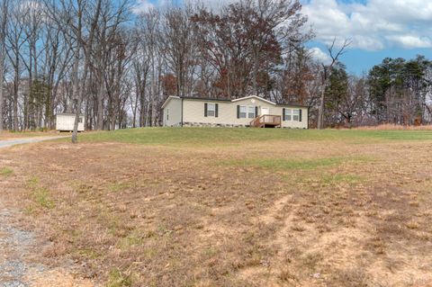 Tiny photo for 13900 Wyatts Way, Bedford, VA 24523 (MLS # 363243)