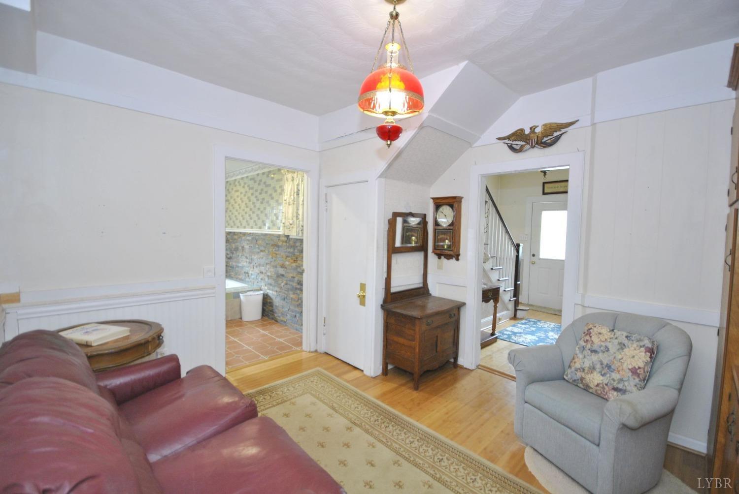 400 N Main Street, Amherst, Virginia image 13