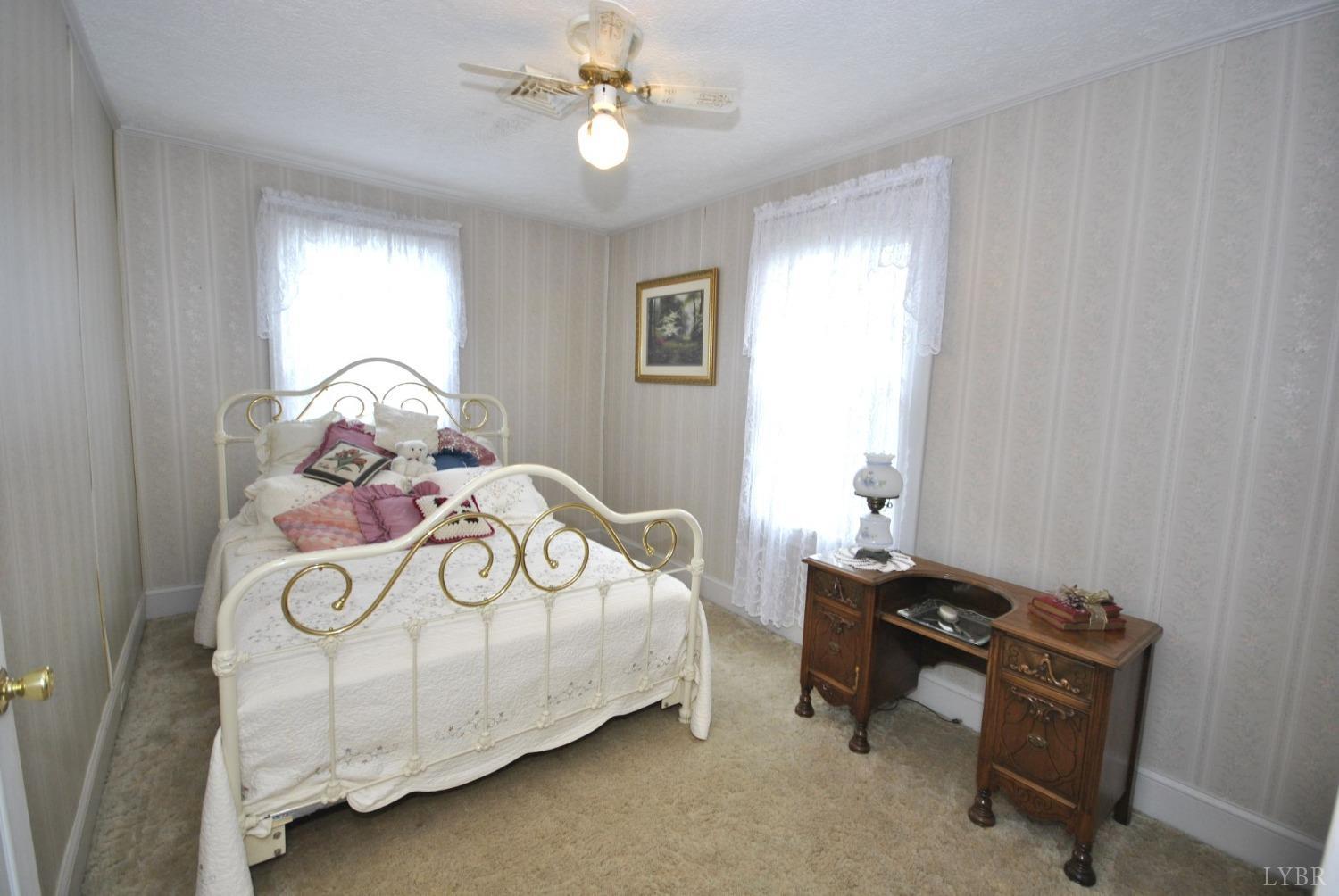 400 N Main Street, Amherst, Virginia image 35