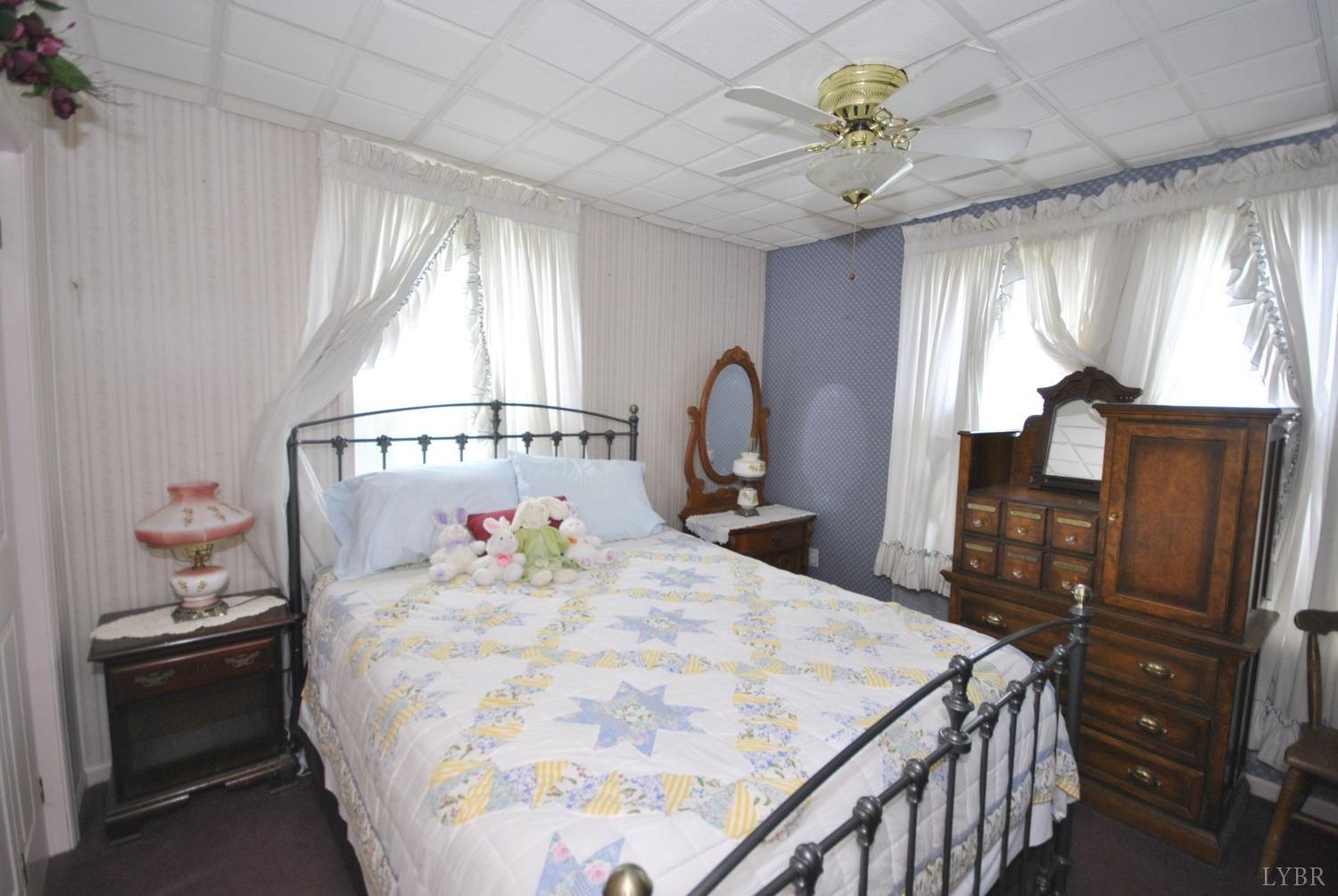 400 N Main Street, Amherst, Virginia image 20