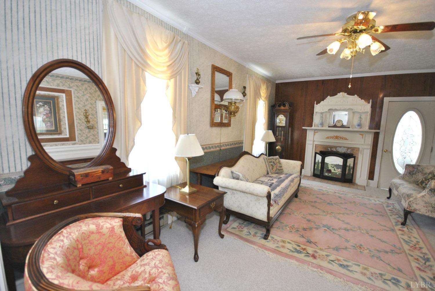 400 N Main Street, Amherst, Virginia image 4