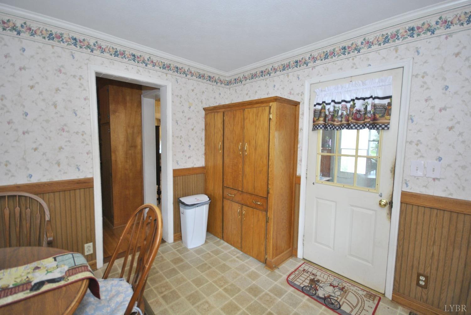 400 N Main Street, Amherst, Virginia image 19