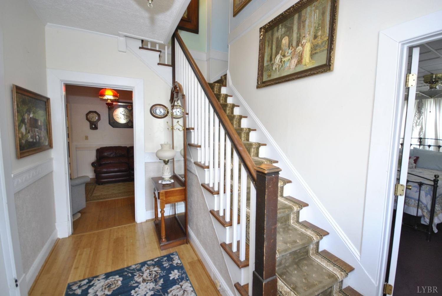 400 N Main Street, Amherst, Virginia image 24