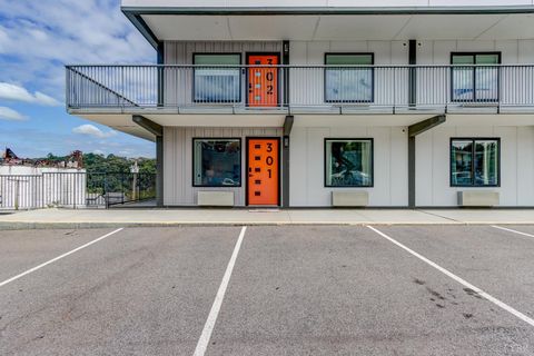 Photo of 1500 Main Street #301, Lynchburg, VA 24504 (MLS # 361873)