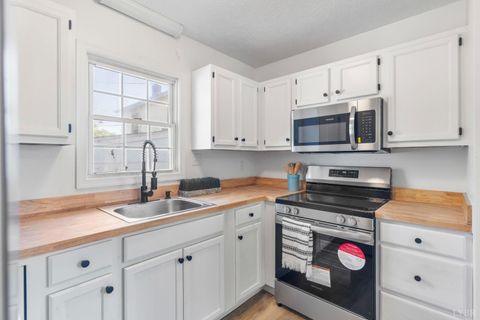 Tiny photo for 1520 Buchanan Street, Lynchburg, VA 24501 (MLS # 365873)