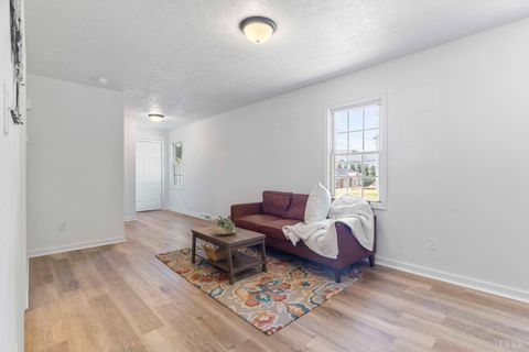 Tiny photo for 1520 Buchanan Street, Lynchburg, VA 24501 (MLS # 365873)