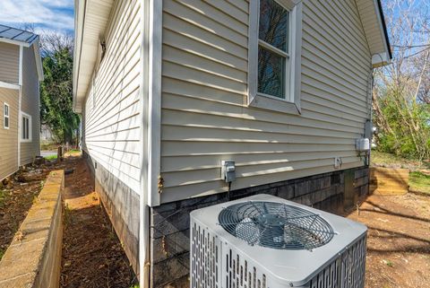 Tiny photo for 1520 Buchanan Street, Lynchburg, VA 24501 (MLS # 365873)