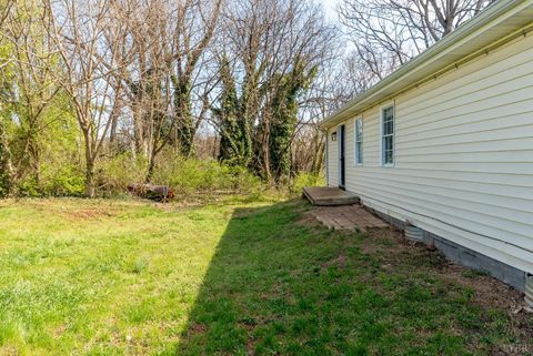 Tiny photo for 1520 Buchanan Street, Lynchburg, VA 24501 (MLS # 365873)