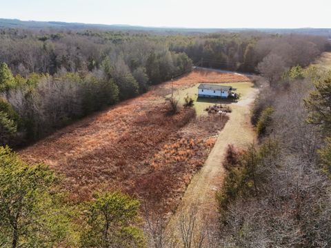 Tiny photo for 300 Buck Track Road, Gretna, VA 24557 (MLS # 364066)