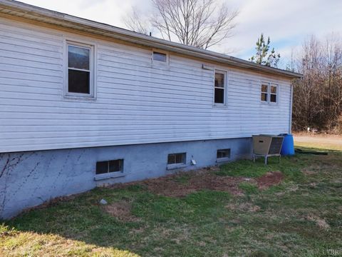 Tiny photo for 300 Buck Track Road, Gretna, VA 24557 (MLS # 364066)