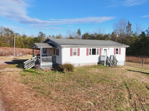 Tiny photo for 300 Buck Track Road, Gretna, VA 24557 (MLS # 364066)