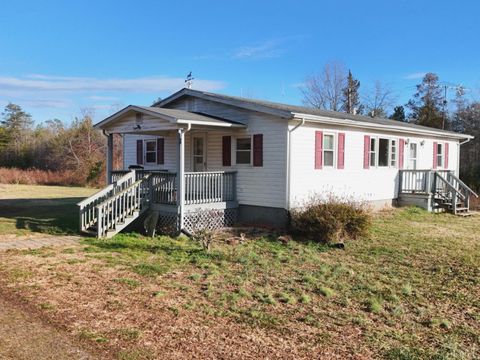 Tiny photo for 300 Buck Track Road, Gretna, VA 24557 (MLS # 364066)
