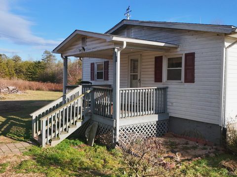 Tiny photo for 300 Buck Track Road, Gretna, VA 24557 (MLS # 364066)