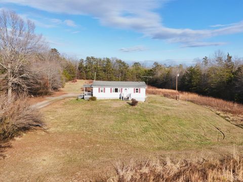 Tiny photo for 300 Buck Track Road, Gretna, VA 24557 (MLS # 364066)