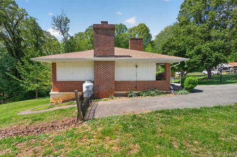 Tiny photo for 253 Lyttleton Lane, Madison Heights, VA 24572 (MLS # 365944)