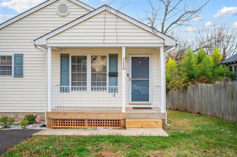 Photo of 223 Warren Avenue, Lynchburg, VA 24501 (MLS # 363295)
