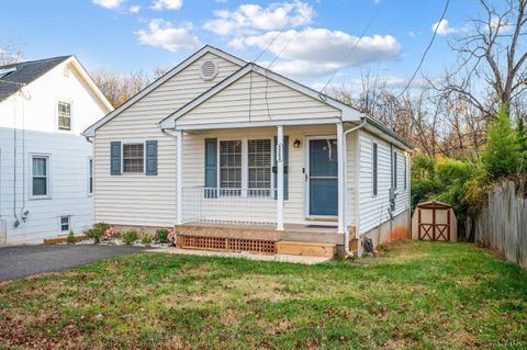 Tiny photo for 223 Warren Avenue, Lynchburg, VA 24501 (MLS # 363295)
