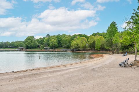 Tiny photo for 1273 Graves Harbor Trail Trl #3301, Huddleston, VA 24104 (MLS # 366114)