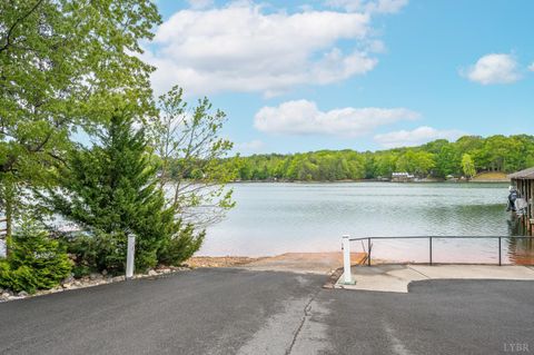 Tiny photo for 1273 Graves Harbor Trail Trl #3301, Huddleston, VA 24104 (MLS # 366114)