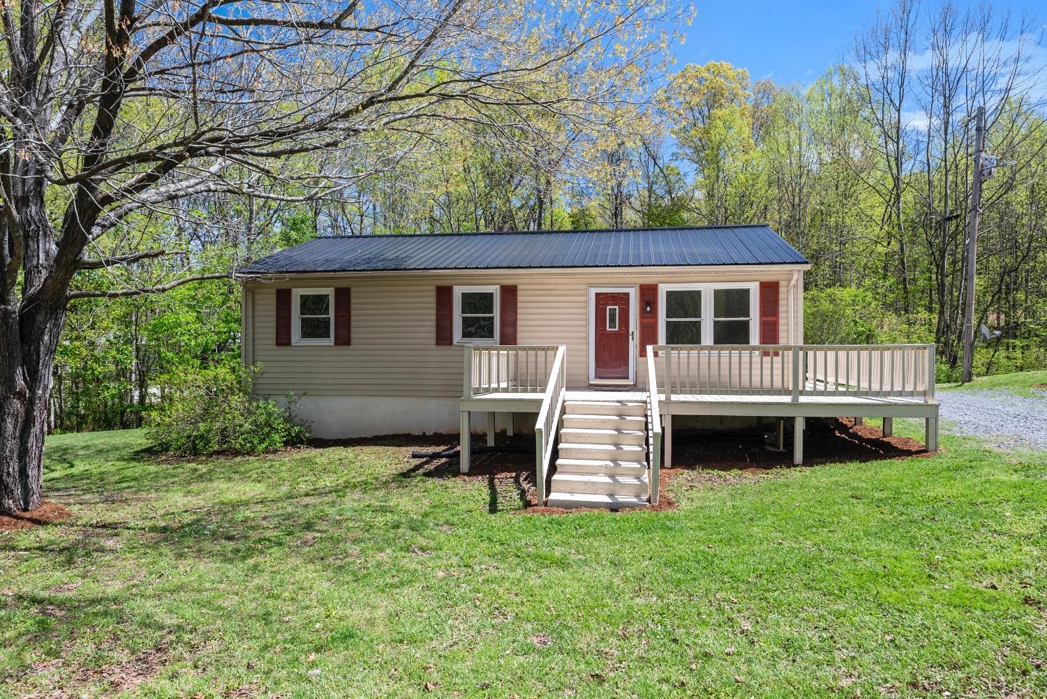 8968 Oakville Road, Gladstone, Virginia image 1