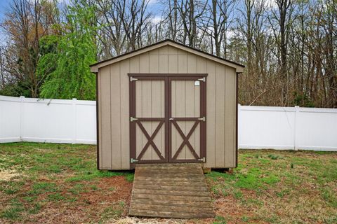 Tiny photo for 1045 Woods End Lane, Forest, VA 24551 (MLS # 365505)