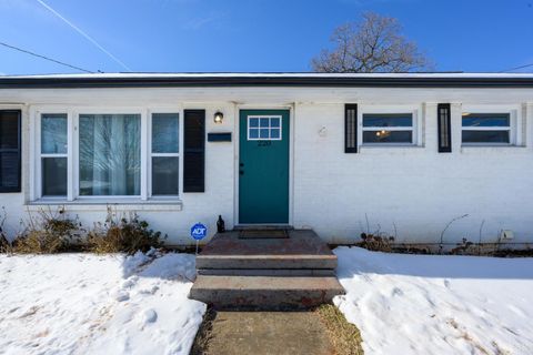 Tiny photo for 220 Chambers Street, Lynchburg, VA 24501 (MLS # 364211)