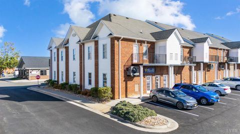 Photo of 101 Duncraig Dr #208, Lynchburg, VA 24502 (MLS # 362684)