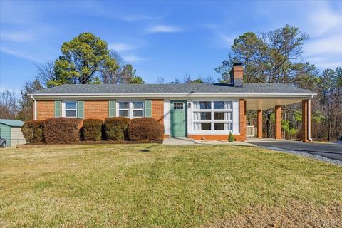 Photo of 113 Wayne Drive, Lynchburg, VA 24502 (MLS # 363703)