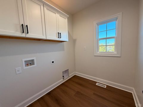 Tiny photo for 1100 Live Oak Court, Forest, VA 24551 (MLS # 363967)