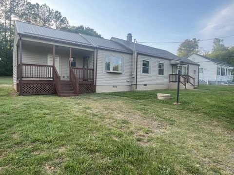 Photo of 509 Riverbend Road, Altavista, VA 24517 (MLS # 363213)