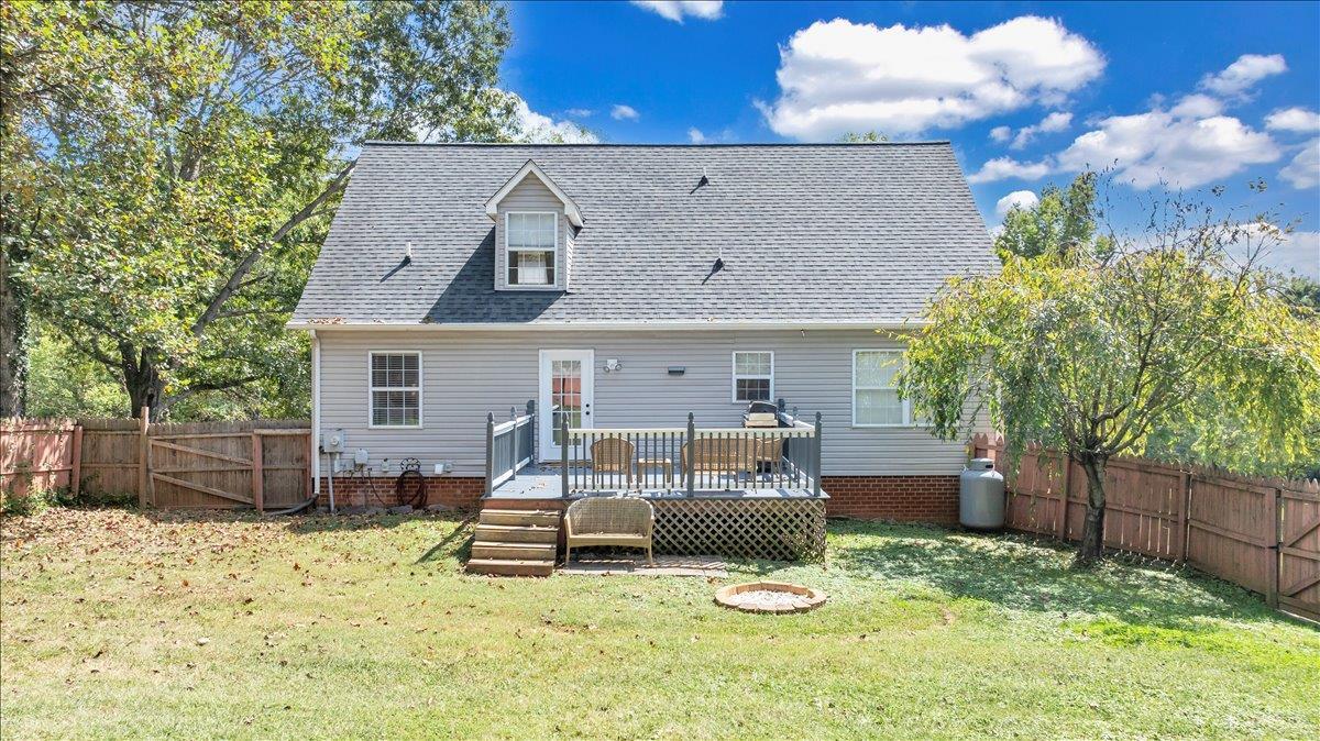 Lynchburg, Virginia 24502, United States, 3 Bedrooms Bedrooms, ,4 BathroomsBathrooms,Residential,Active,210405