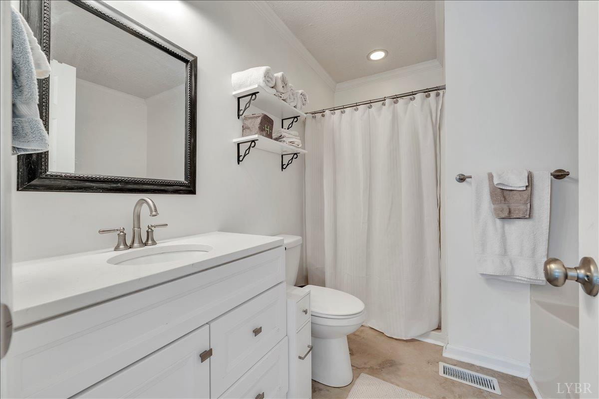 Lynchburg, Virginia 24502, United States, 3 Bedrooms Bedrooms, ,4 BathroomsBathrooms,Residential,Active,210405